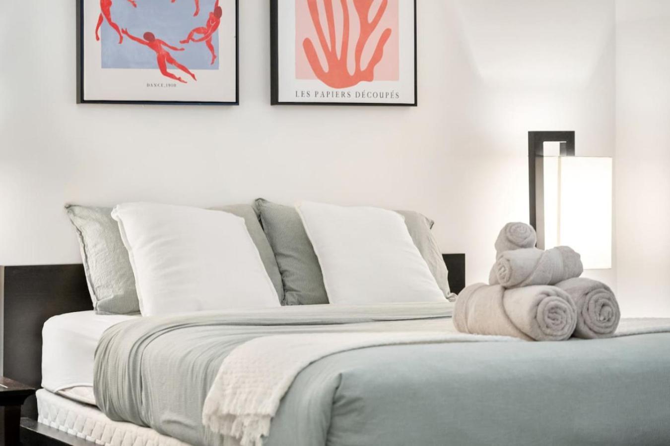 1 Bedroom Cozy Retreat - Queen Bed, Pet Friendly, Smart Tv, Secure & Private Access, Free Parking, Netflix & More! Holiday home Calgary