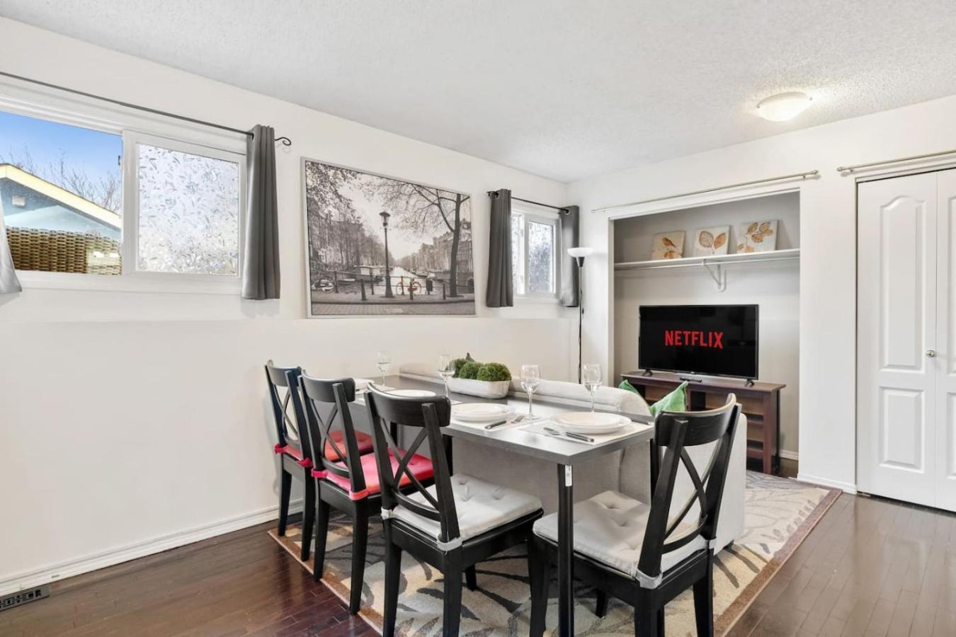 1 Bedroom Cozy Retreat - Queen Bed, Pet Friendly, Smart Tv, Secure & Private Access, Free Parking, Netflix & More! Holiday home *